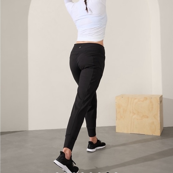 Athleta new without tags black Rainer jogger - Picture 3 of 8